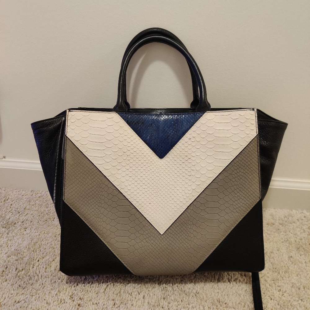 Gillivo Tote bag